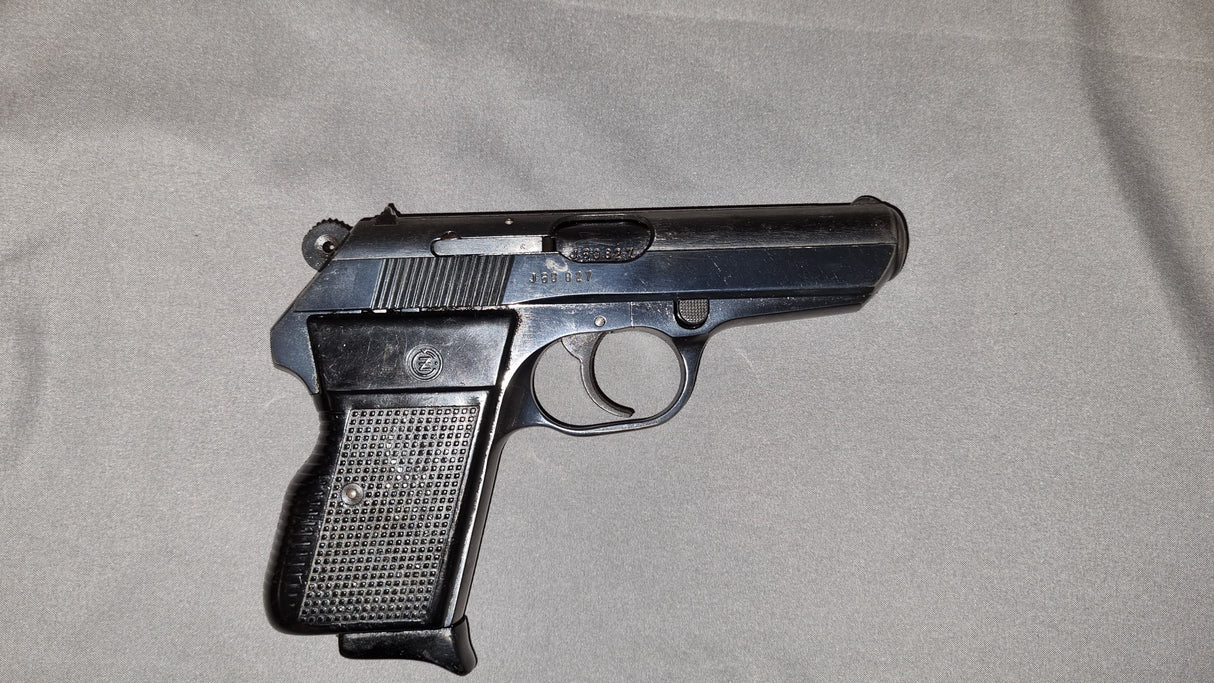 Pištolj Češka zbrojovka VZ.70 kal.7.65 Browning/.32 Auto (U0205/26)